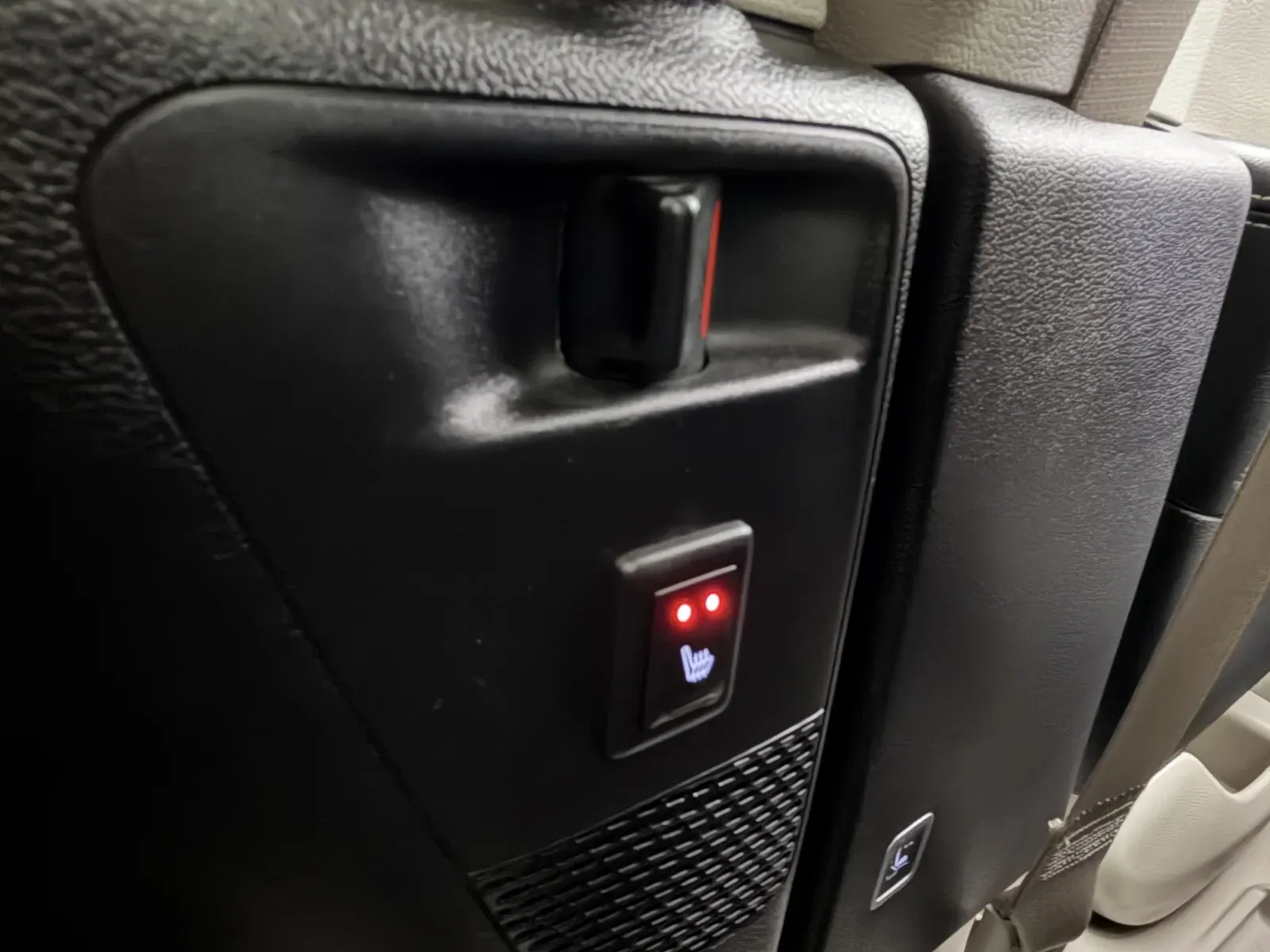Chrysler Pacifica photo 31