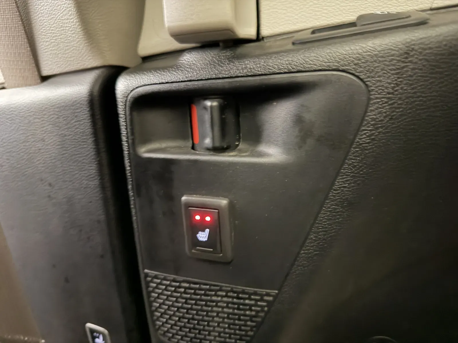 Chrysler Pacifica photo 33