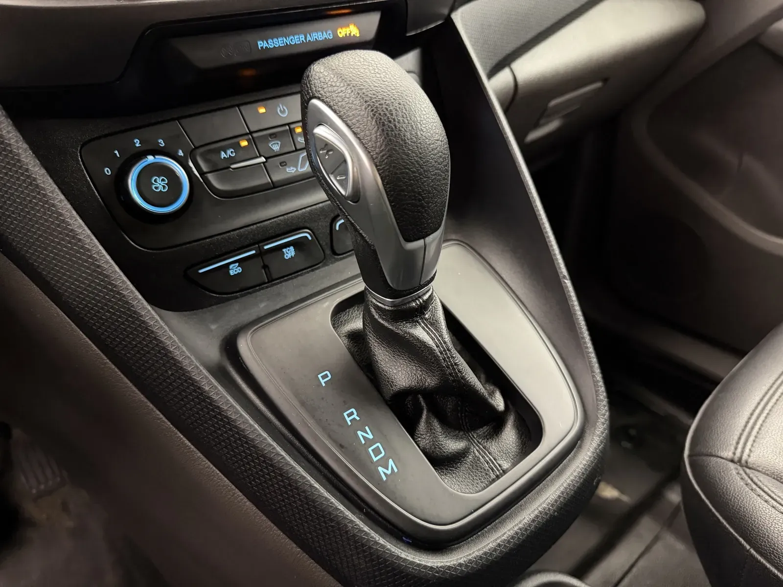 Ford Transit Connect photo 19
