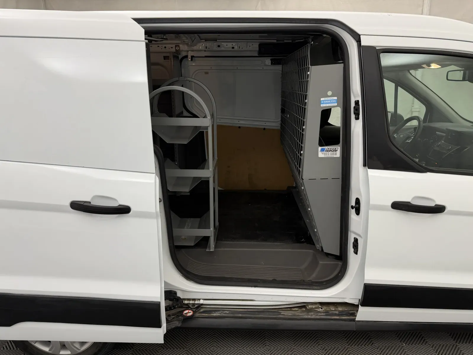 Ford Transit Connect photo 3