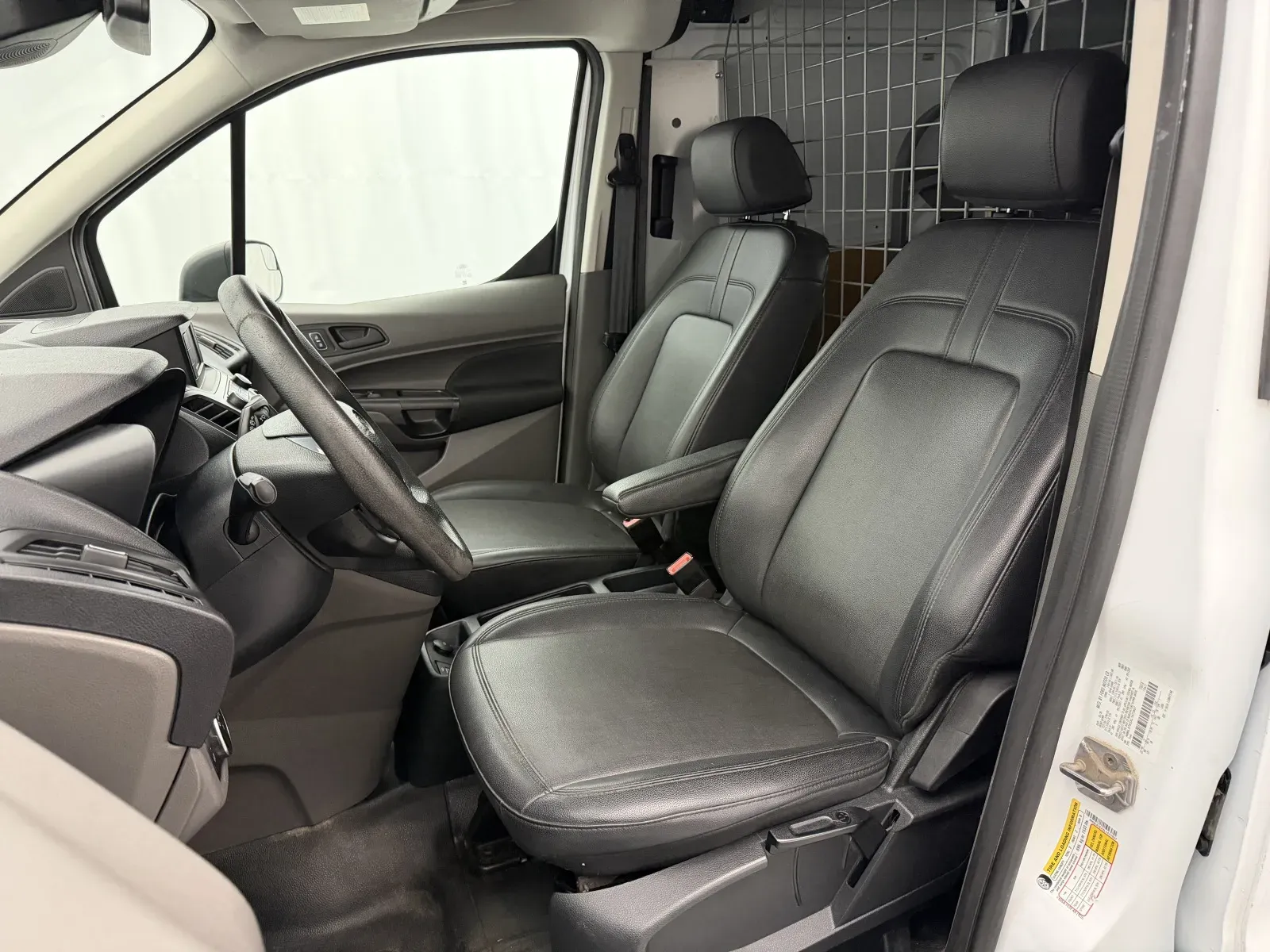 Ford Transit Connect photo 9