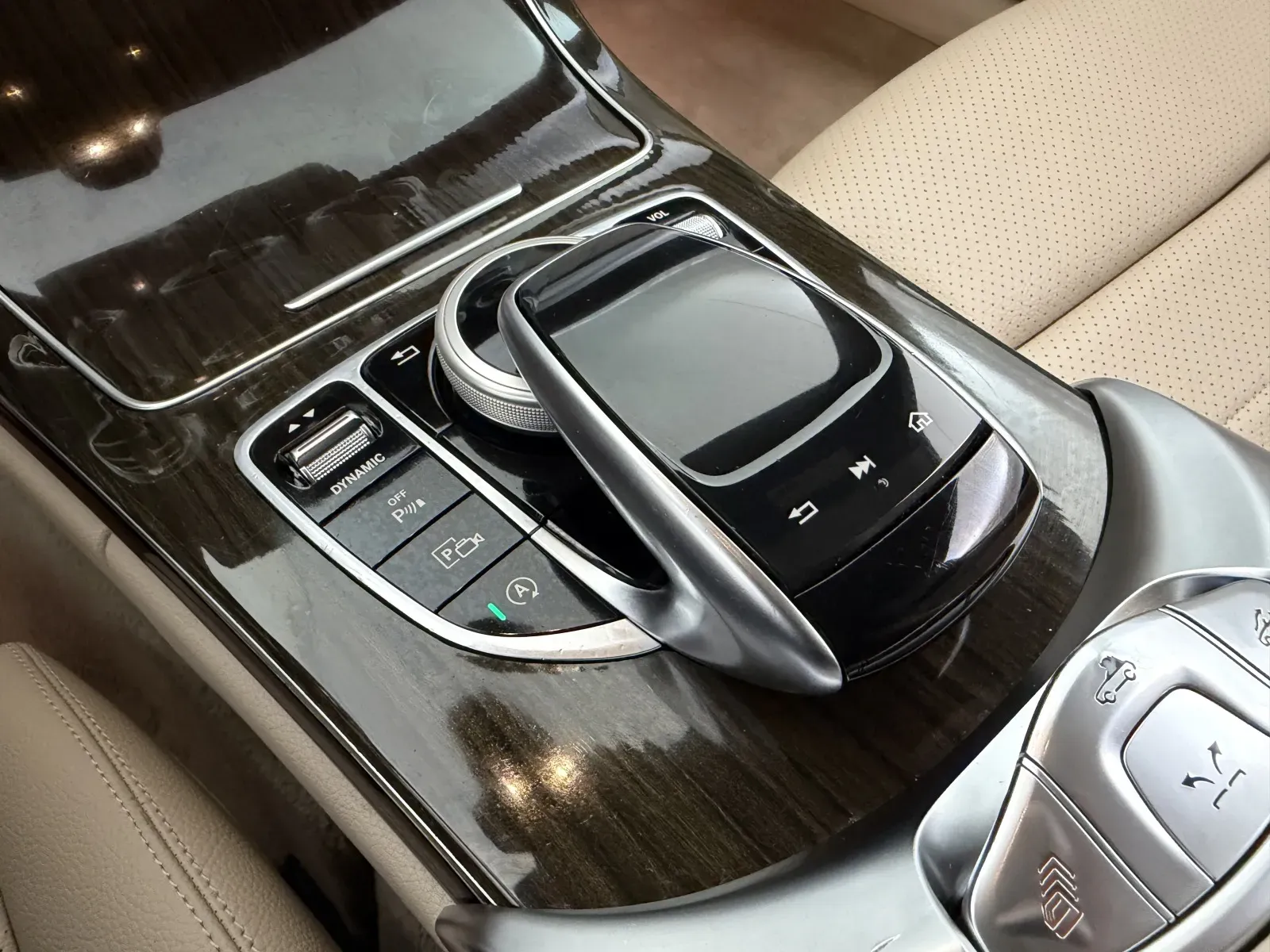 Mercedes-Benz C-Class photo 50