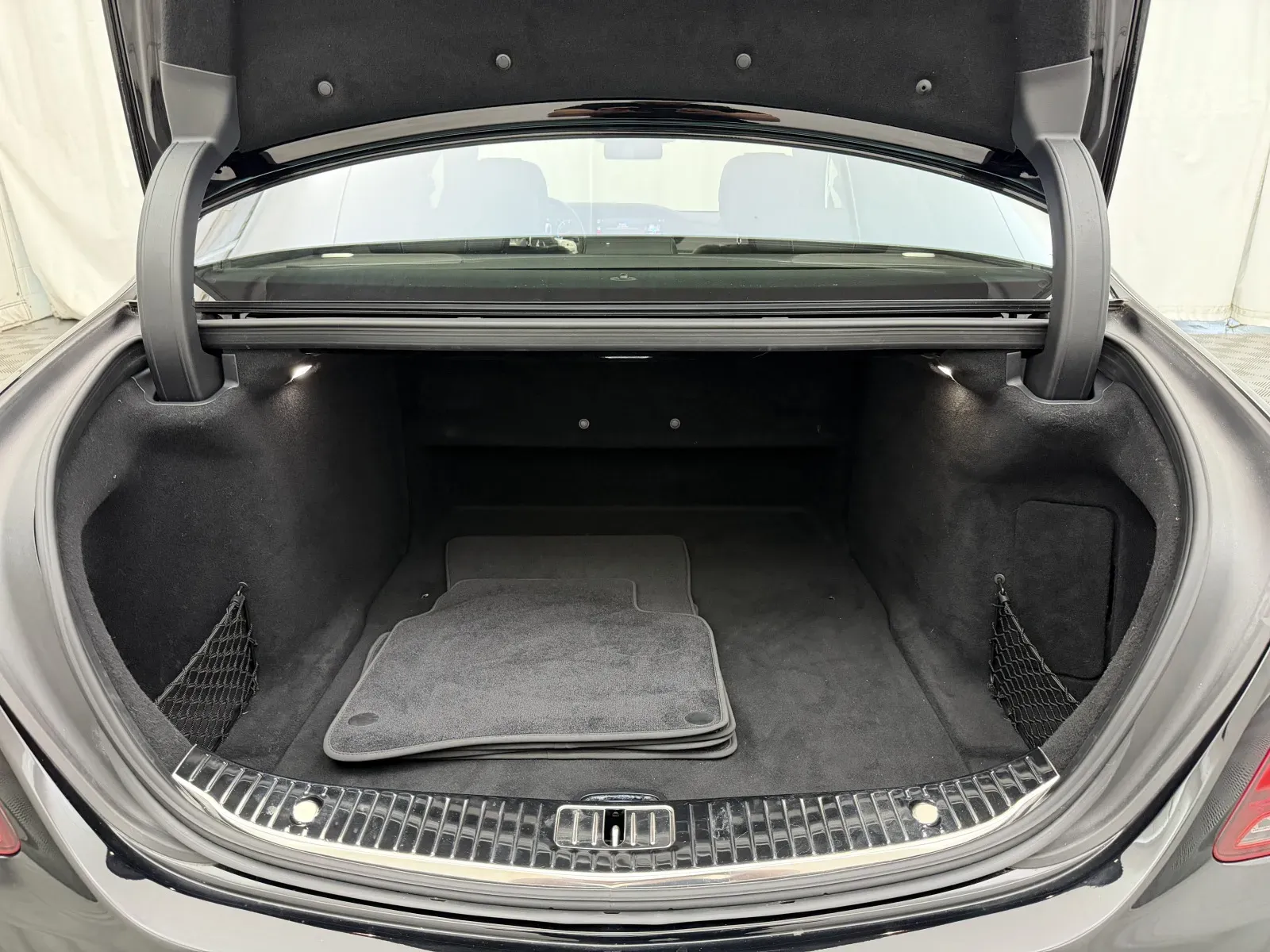 Mercedes-Benz S-Class photo 56