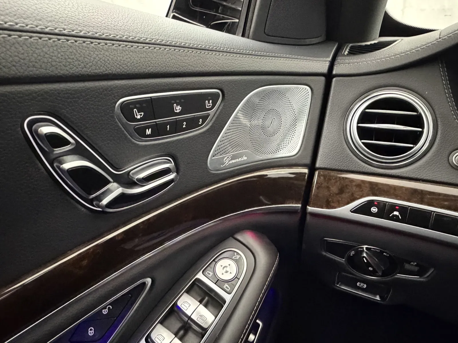 Mercedes-Benz S-Class photo 17