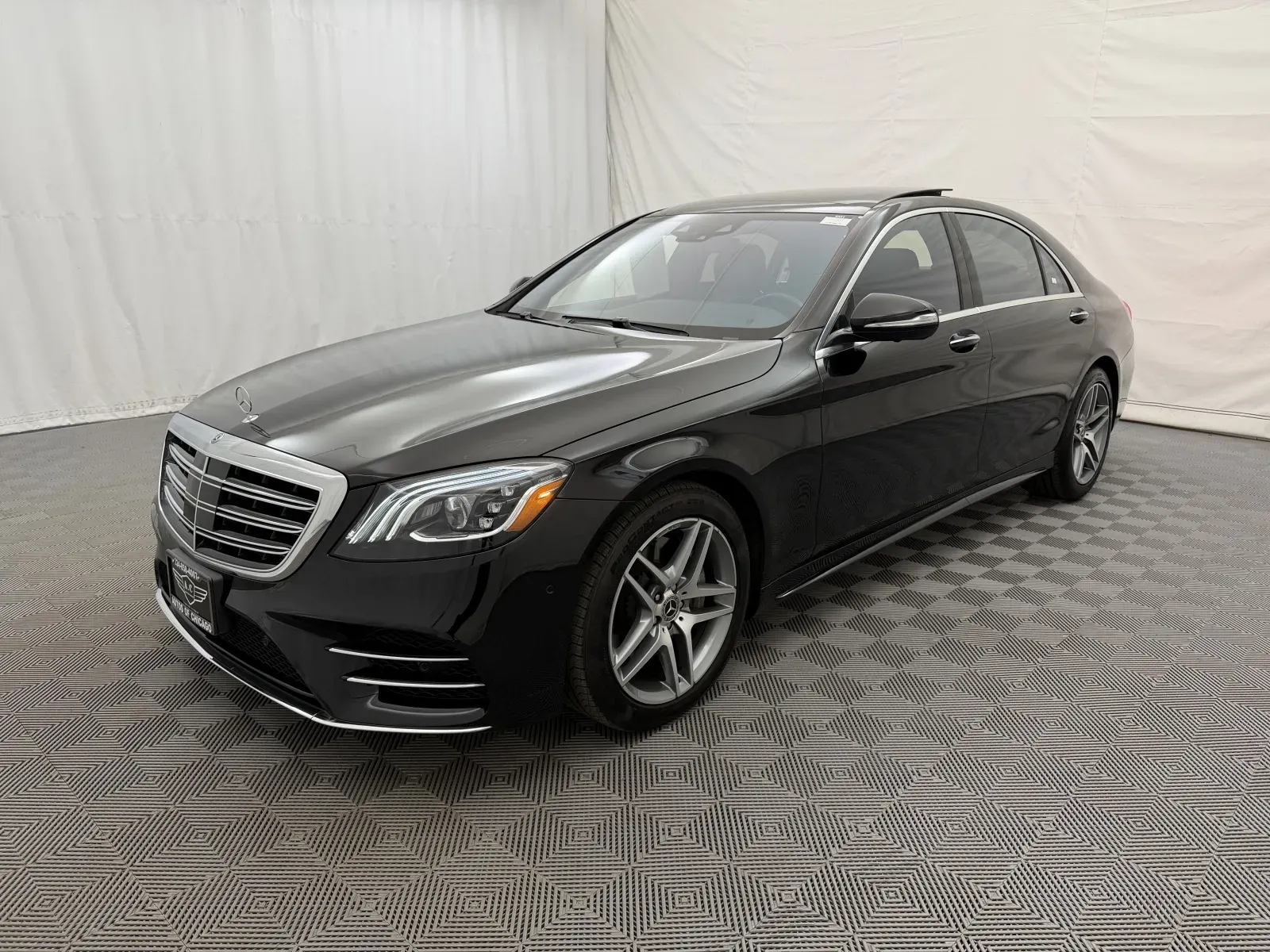 Mercedes-Benz S-Class photo 2