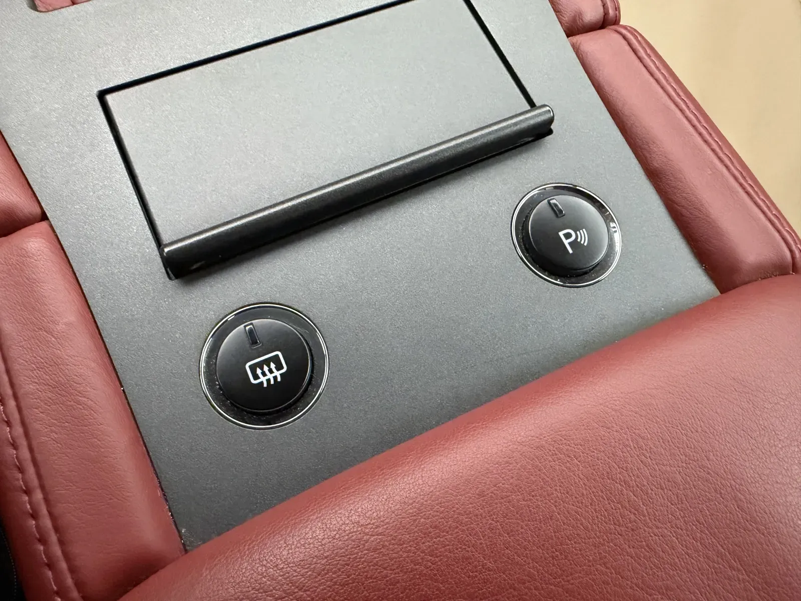 Aston Martin Vantage photo 21