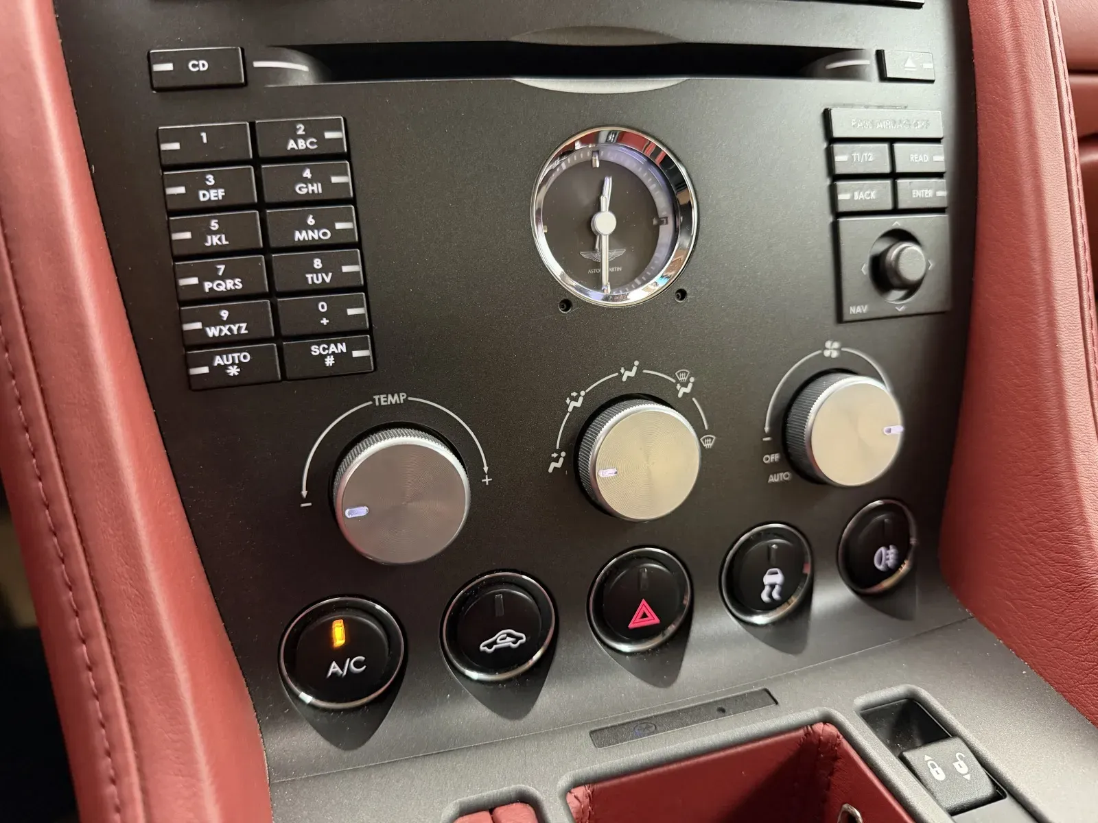 Aston Martin Vantage photo 19