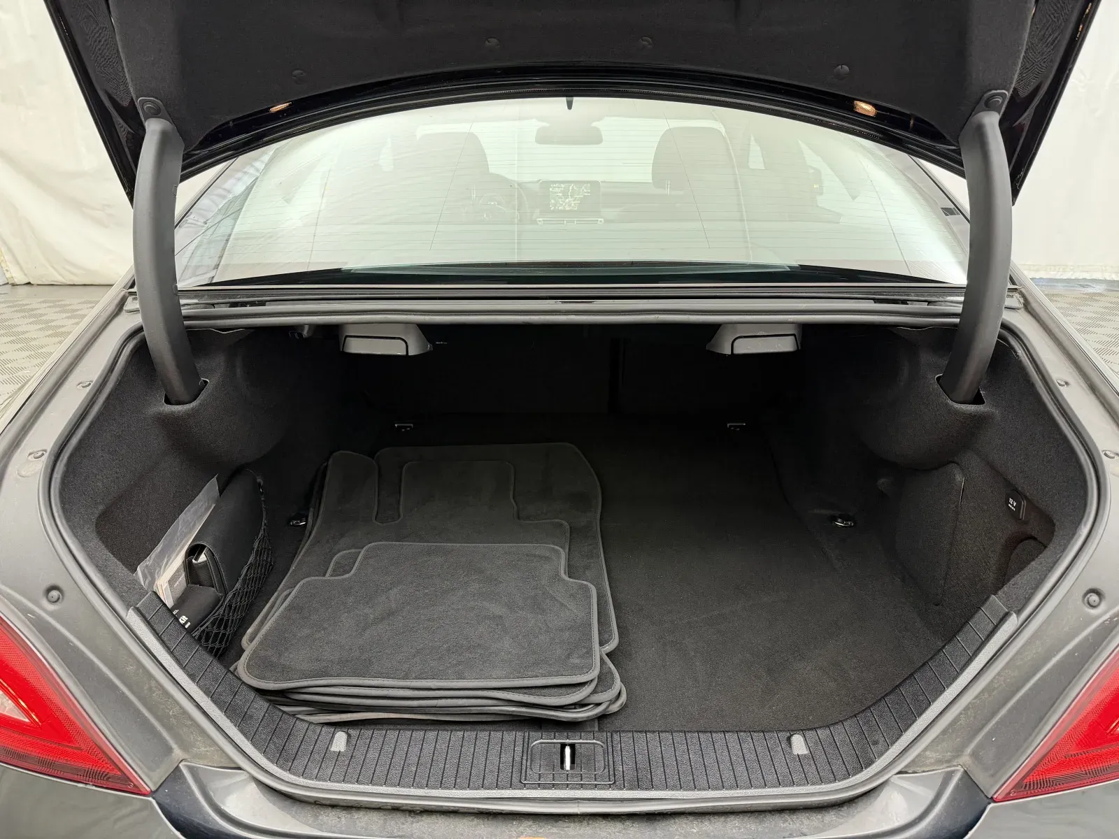 Mercedes-Benz CLS photo 33