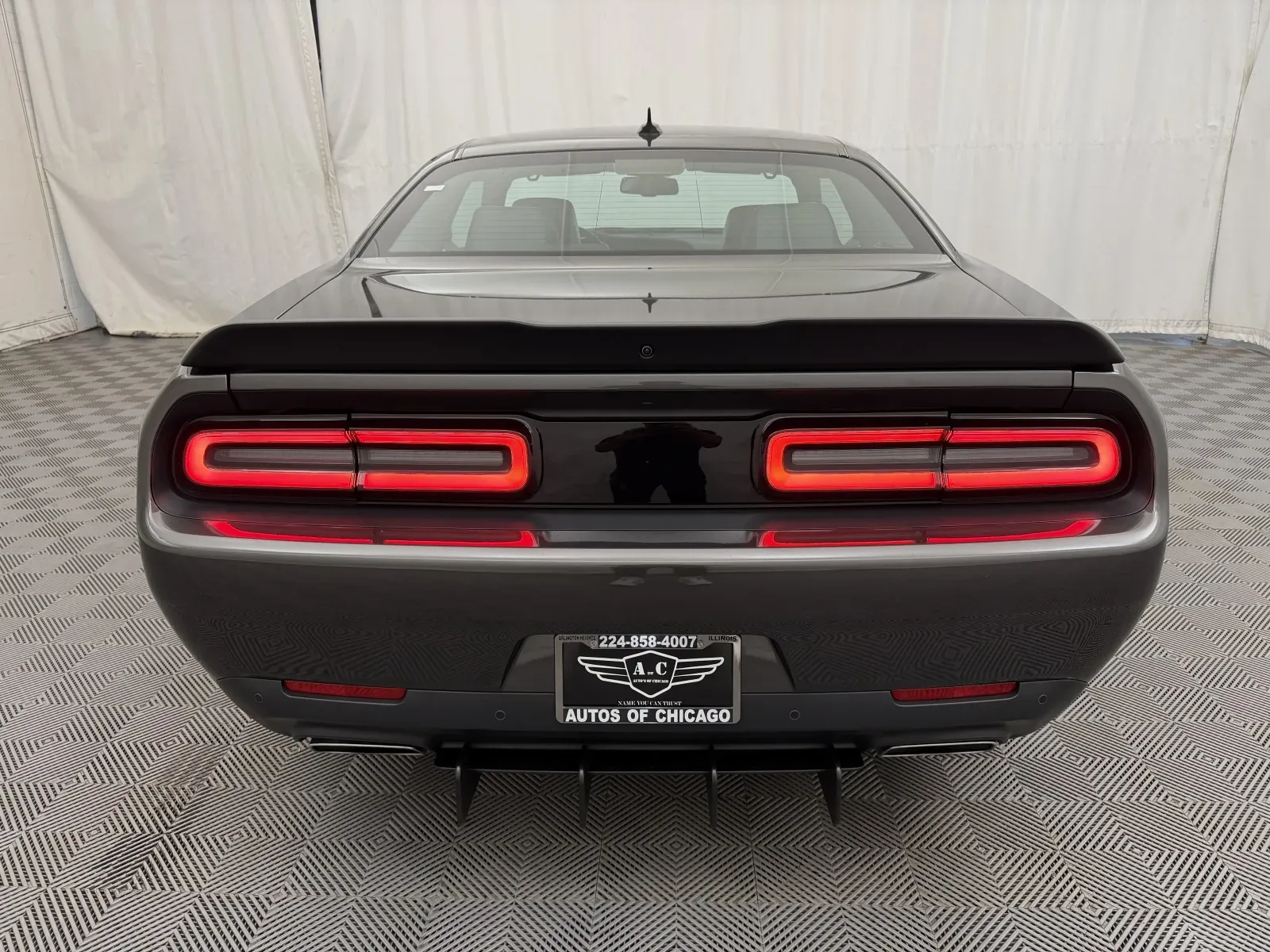 Dodge Challenger photo 7