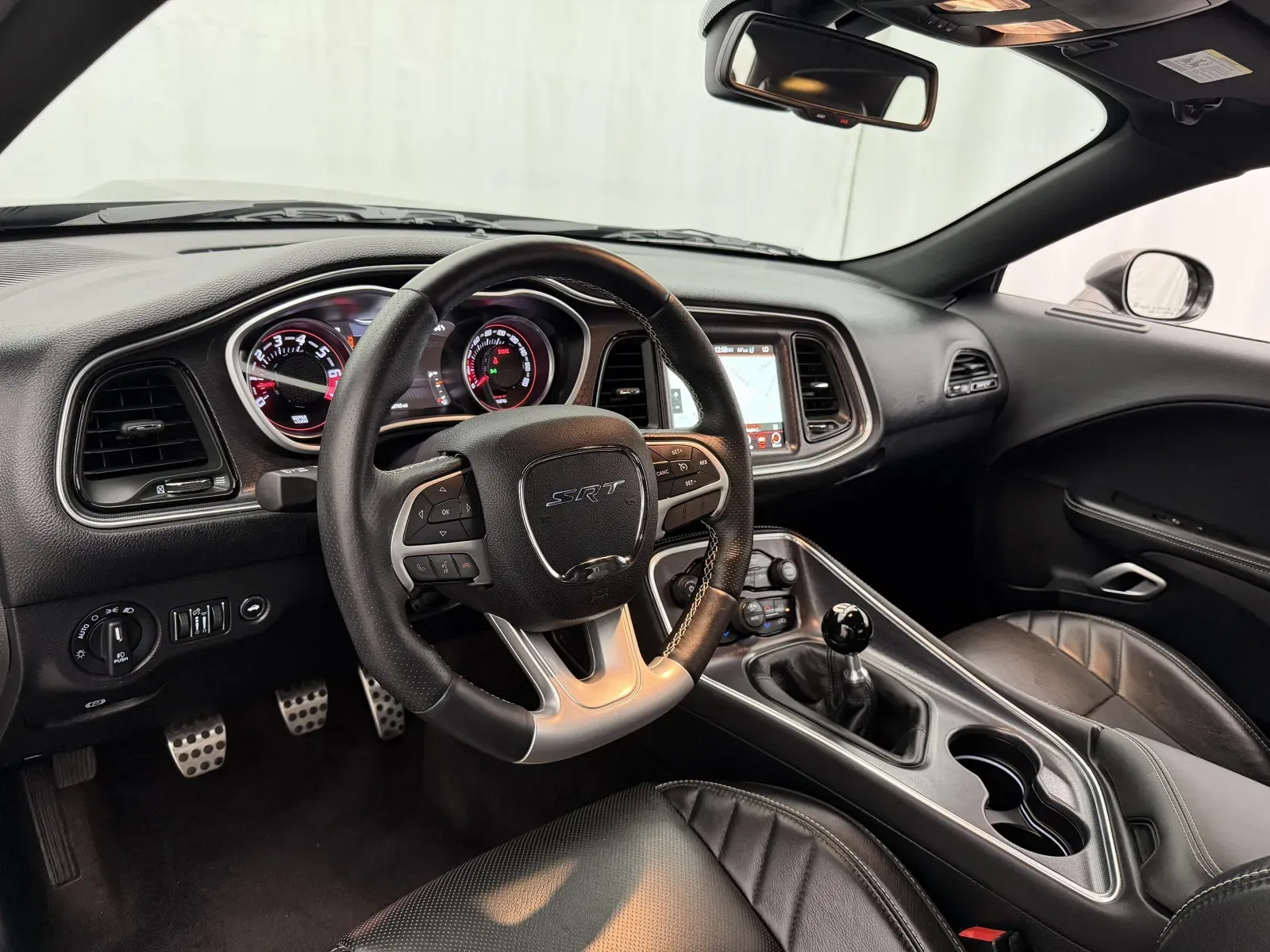 Dodge Challenger photo 12