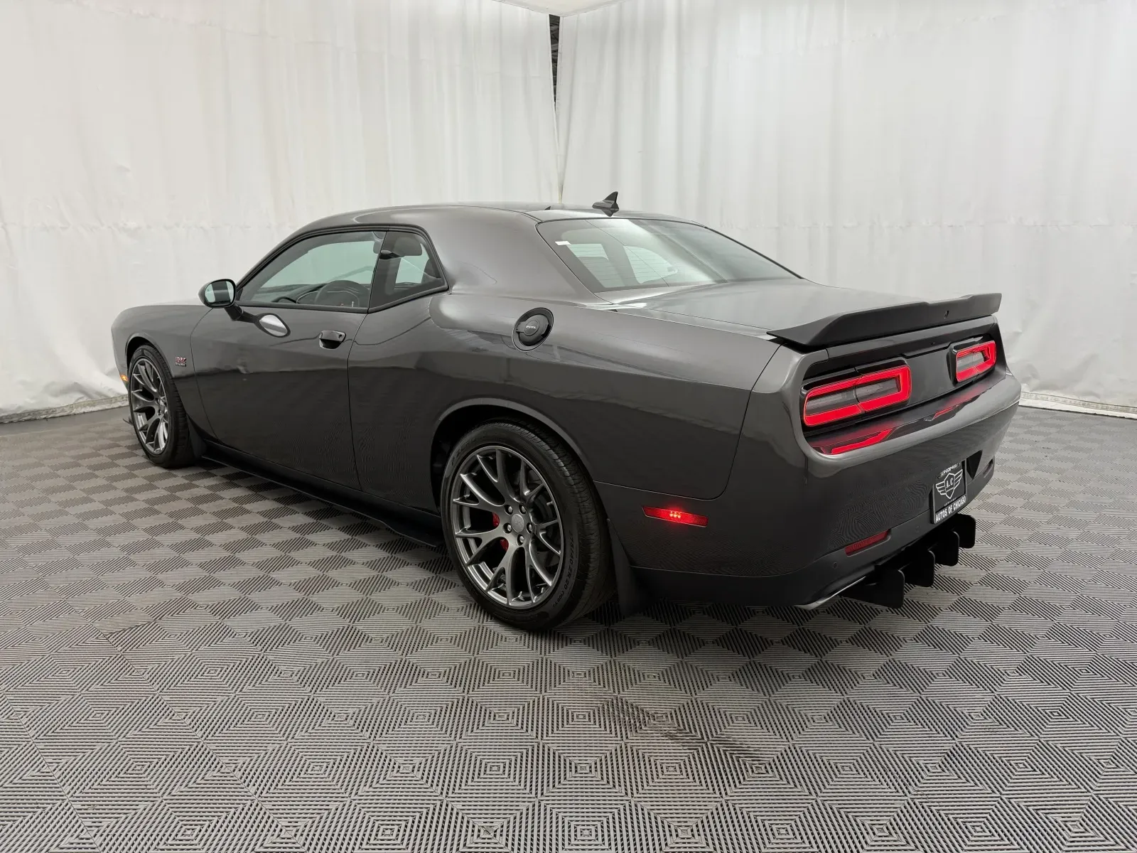 Dodge Challenger photo 8