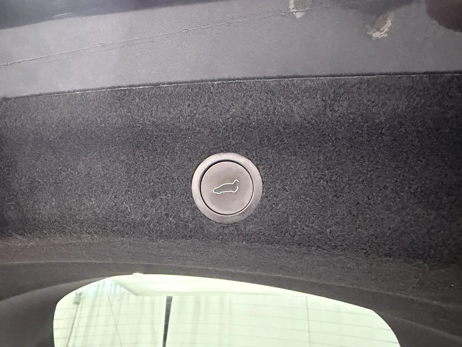 Tesla Model Y photo 38