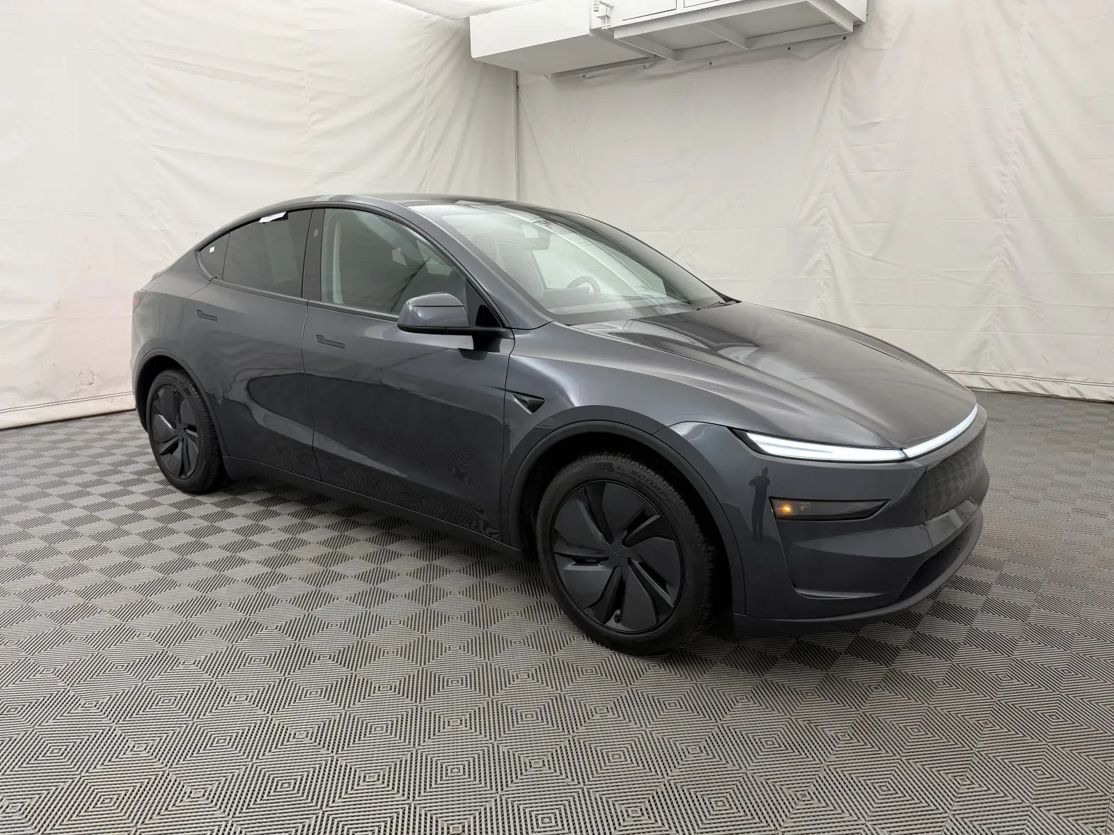 Tesla Model Y photo 4