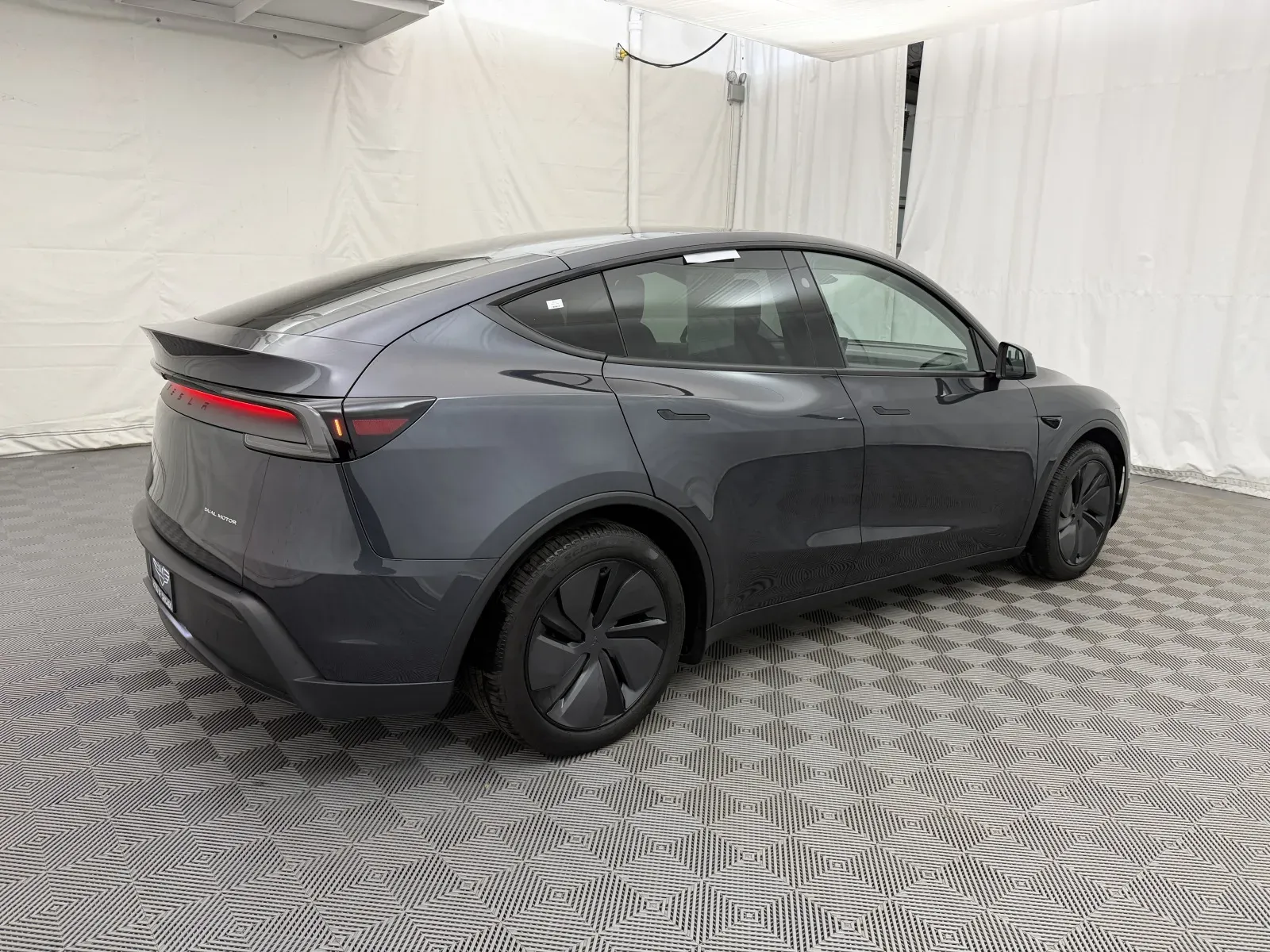Tesla Model Y photo 5