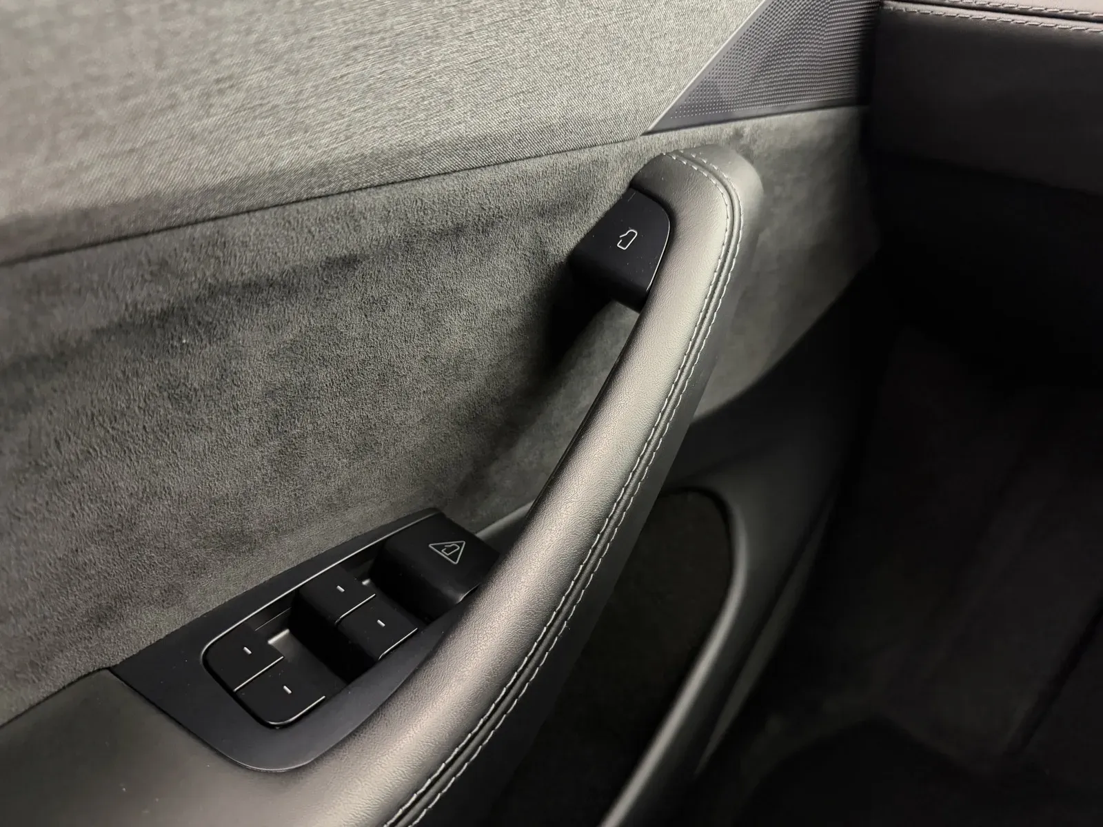 Tesla Model Y photo 13