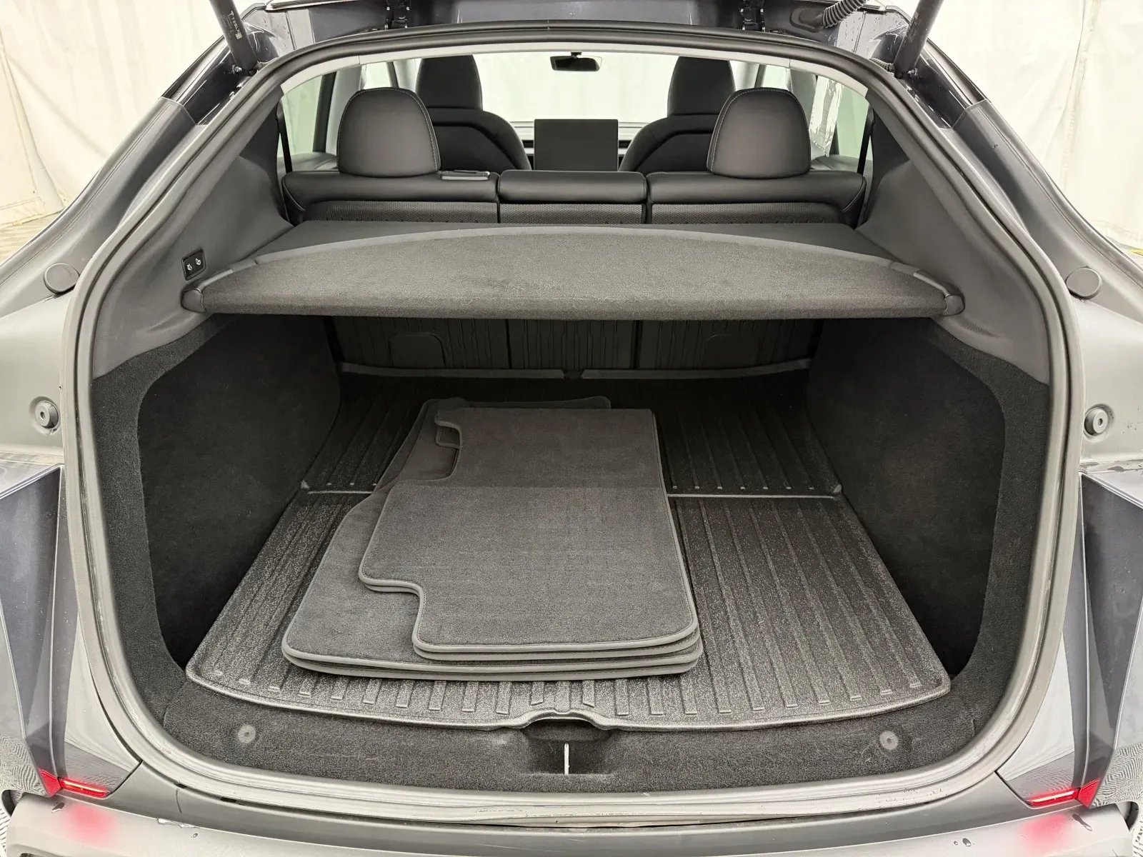 Tesla Model Y photo 37