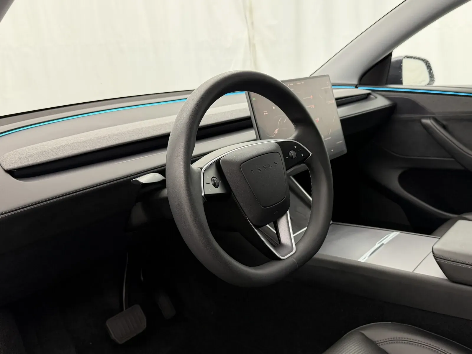 Tesla Model Y photo 11