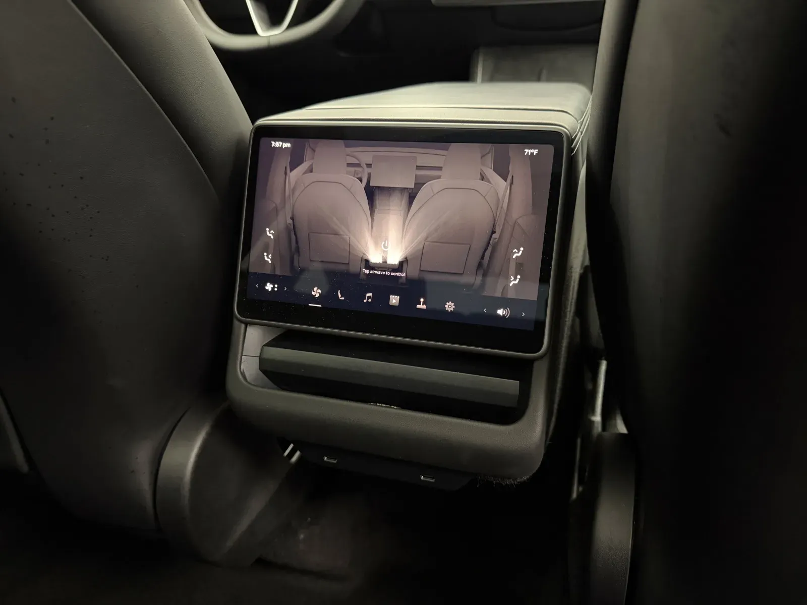 Tesla Model Y photo 32