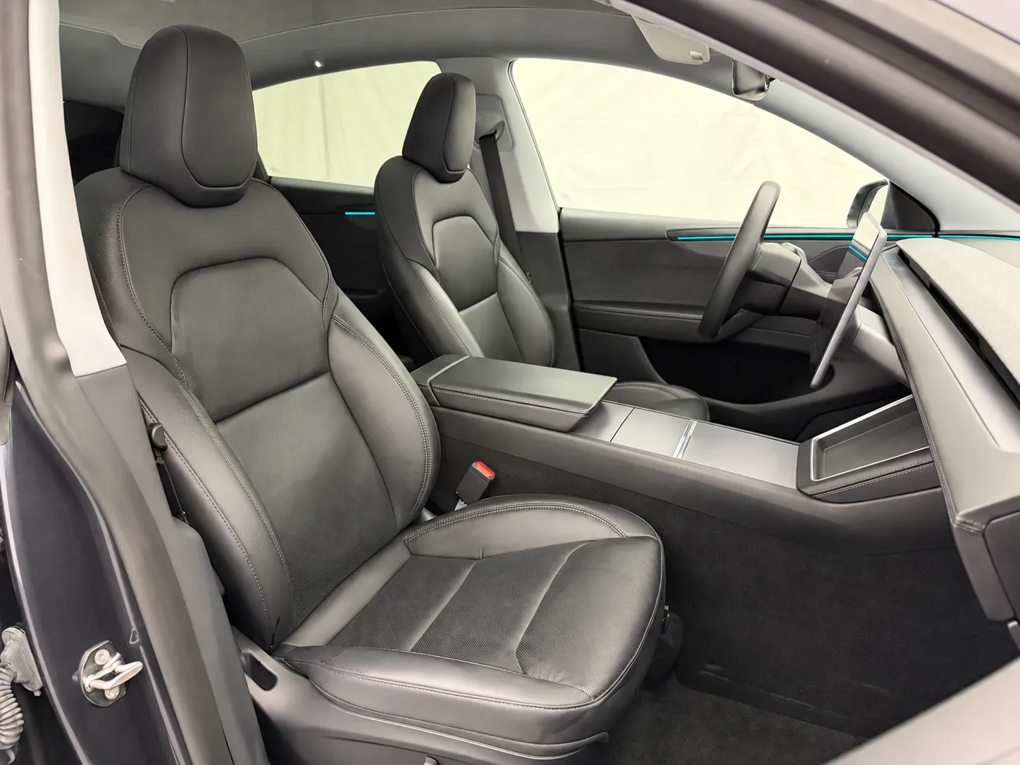 Tesla Model Y photo 36