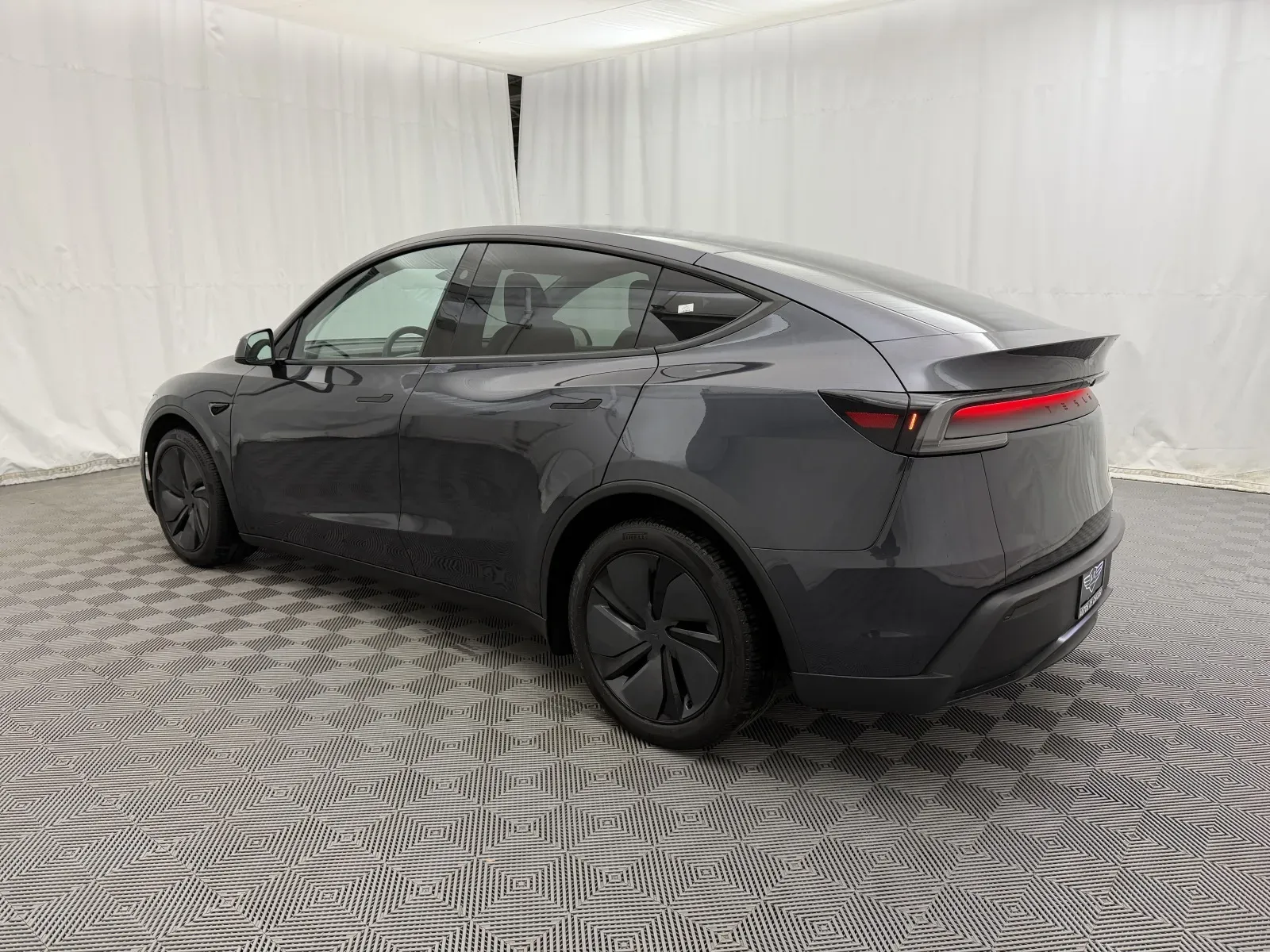 Tesla Model Y photo 7