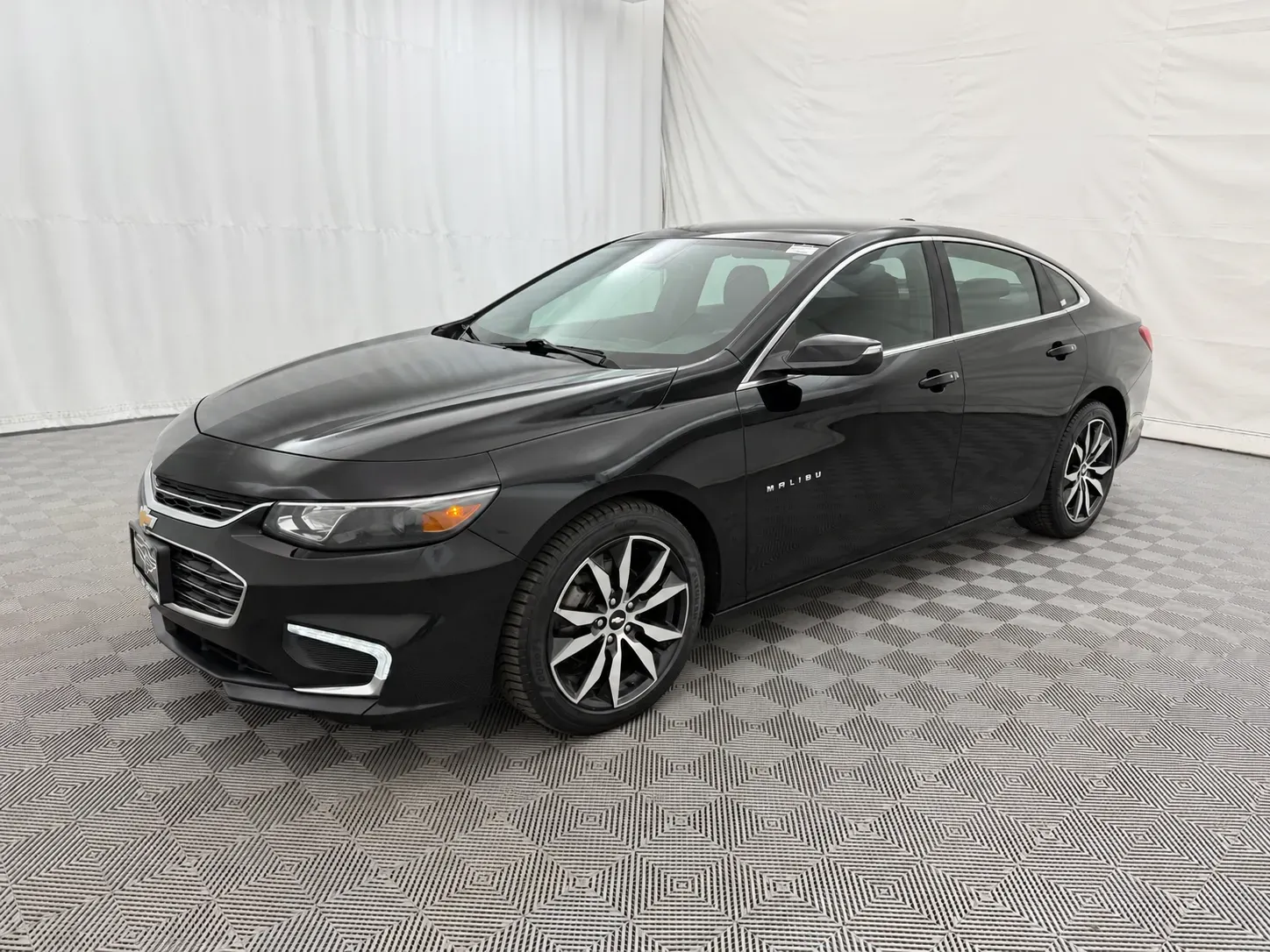 Chevrolet Malibu photo 2