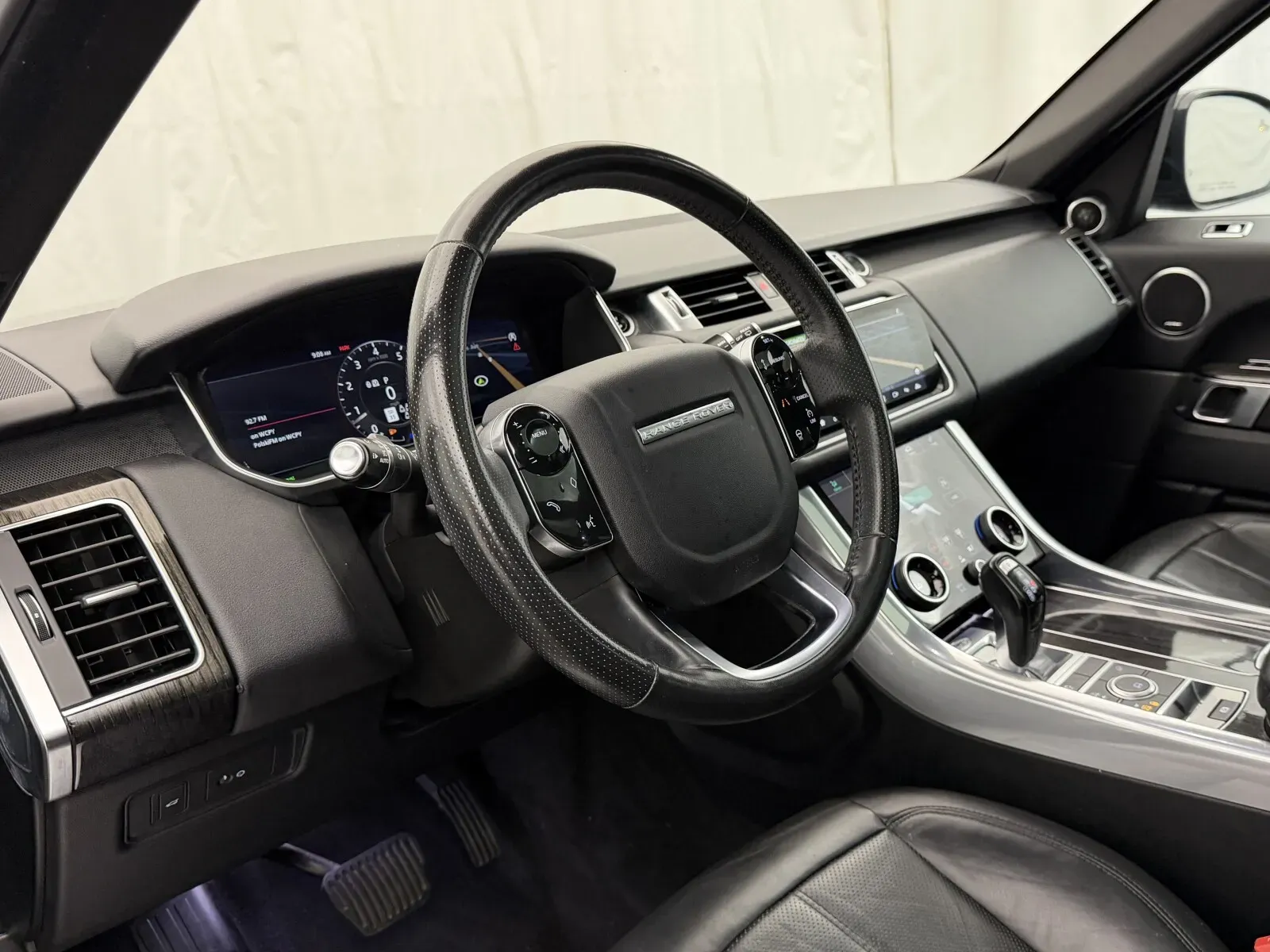 Land Rover Range Rover Sport photo 11