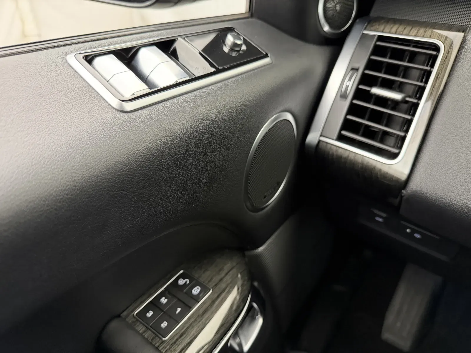 Land Rover Range Rover Sport photo 15