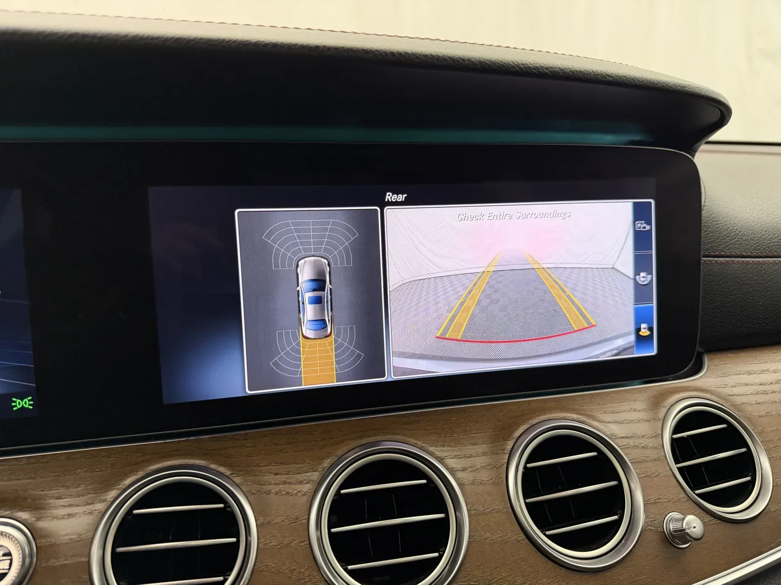 Mercedes-Benz E-Class photo 30