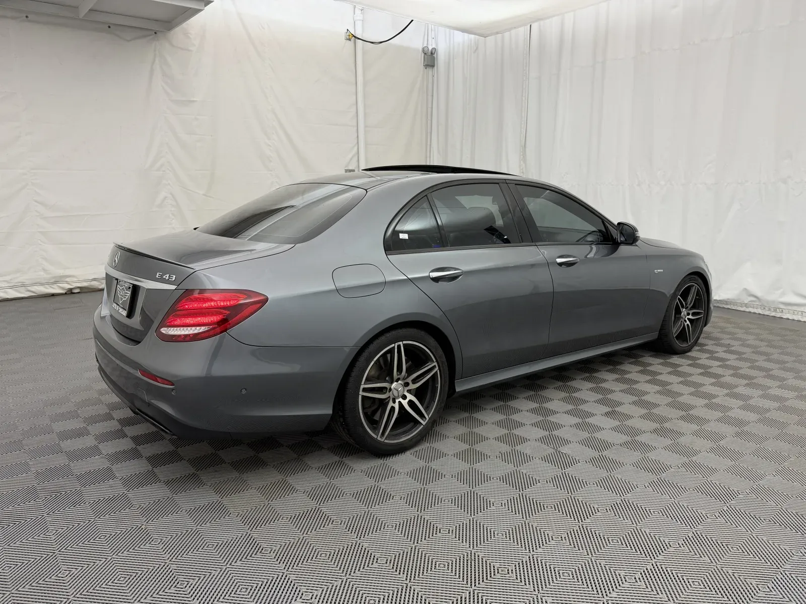 Mercedes-Benz E-Class photo 5