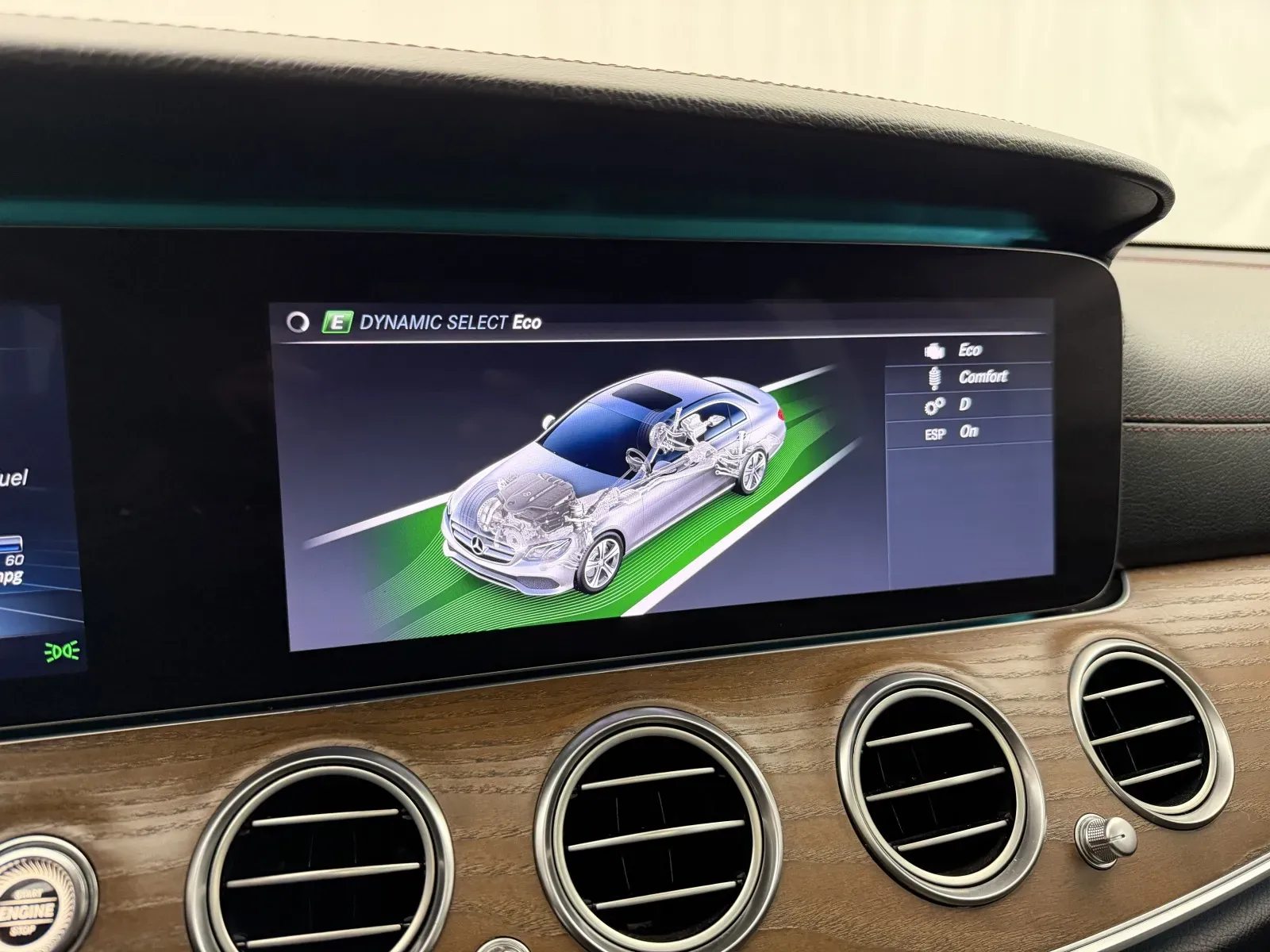 Mercedes-Benz E-Class photo 32
