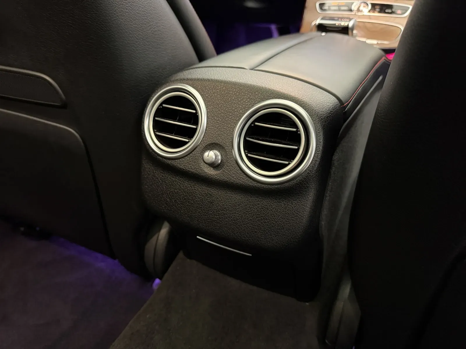 Mercedes-Benz E-Class photo 48