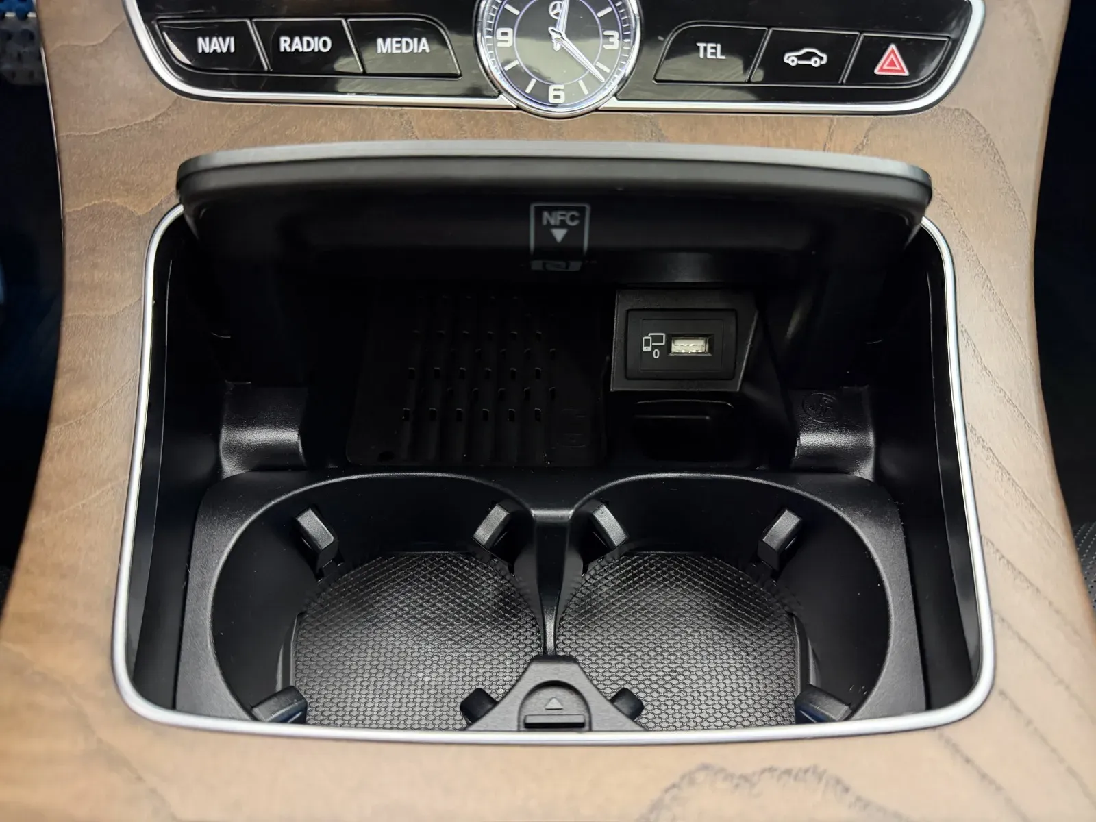 Mercedes-Benz E-Class photo 44