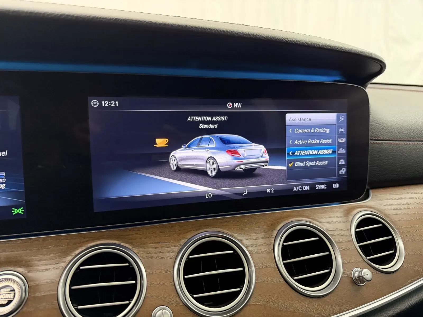 Mercedes-Benz E-Class photo 39