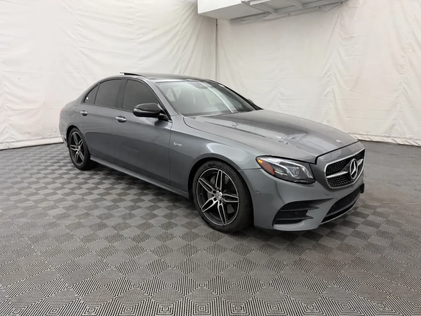 Mercedes-Benz E-Class photo 4