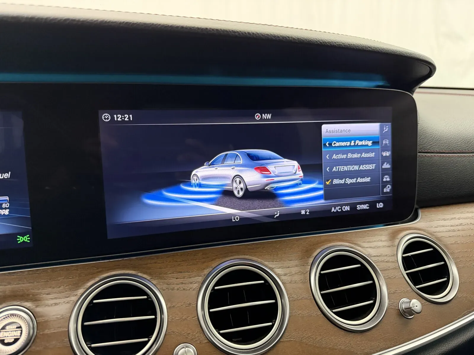 Mercedes-Benz E-Class photo 37