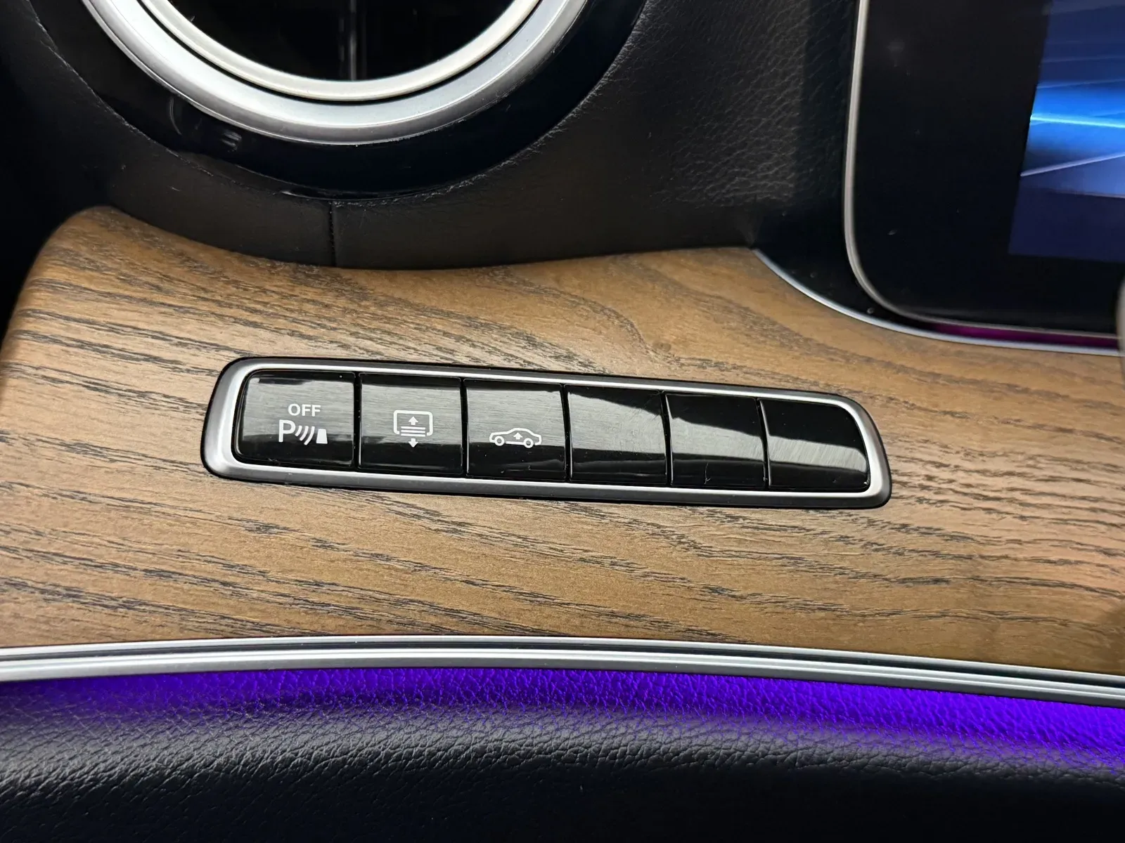 Mercedes-Benz E-Class photo 23