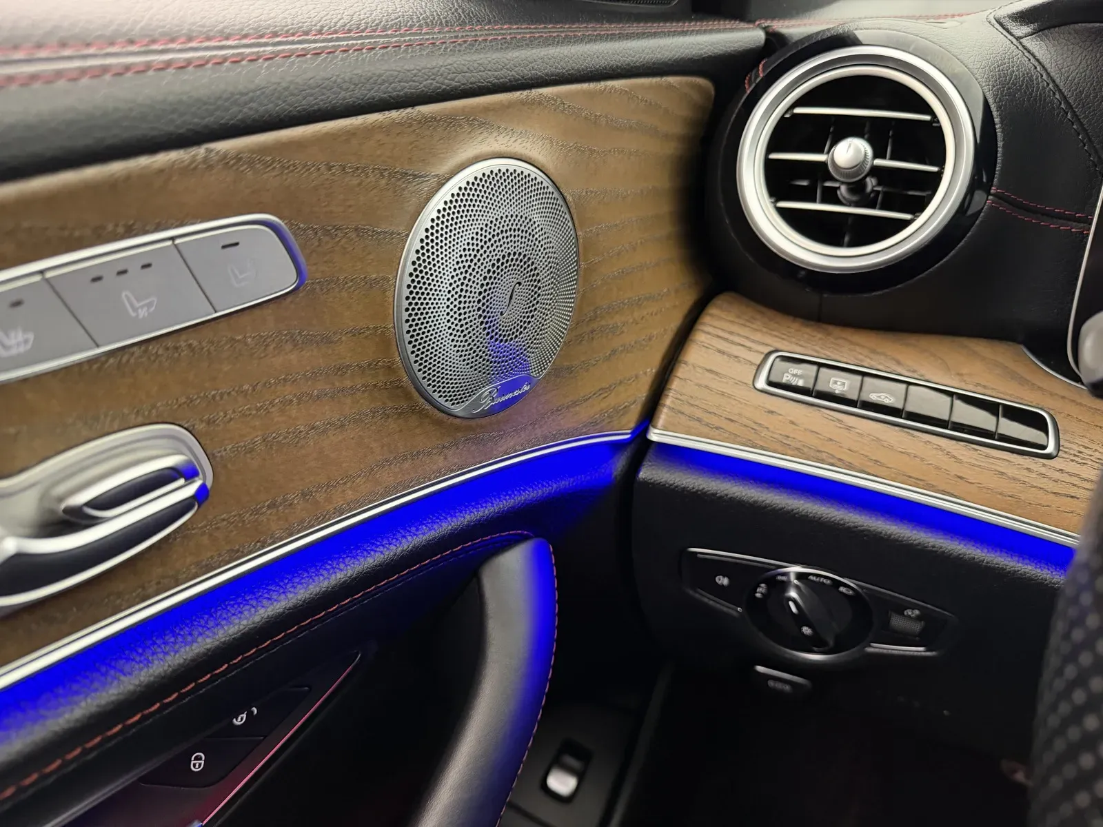 Mercedes-Benz E-Class photo 22