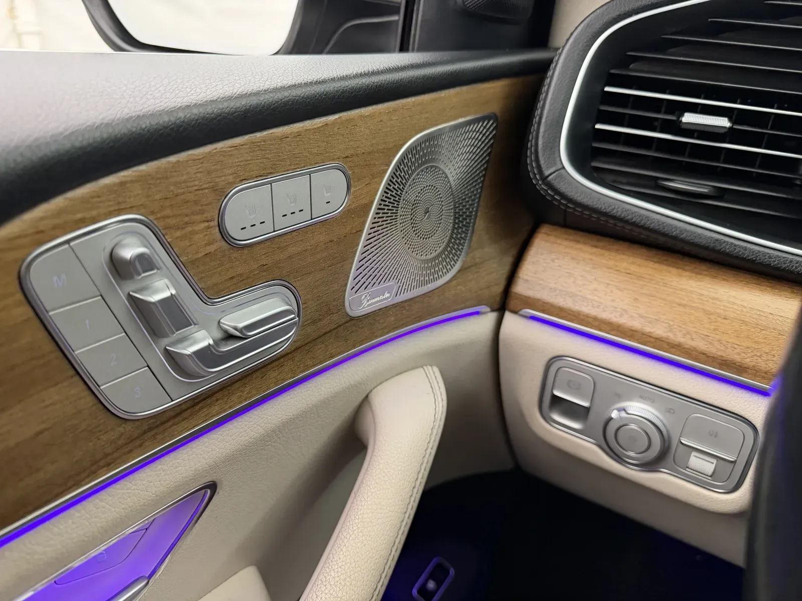 Mercedes-Benz GLS photo 18