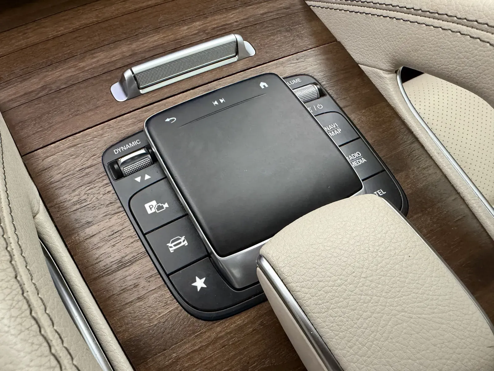 Mercedes-Benz GLS photo 44