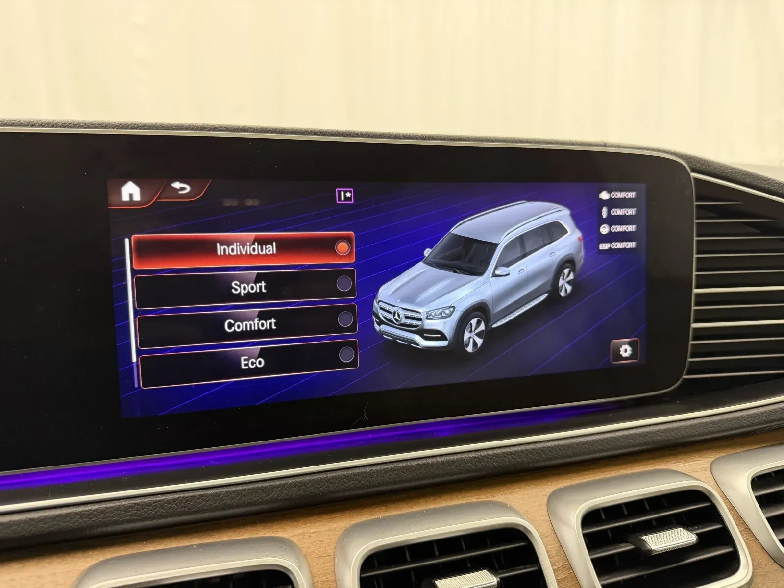 Mercedes-Benz GLS photo 38