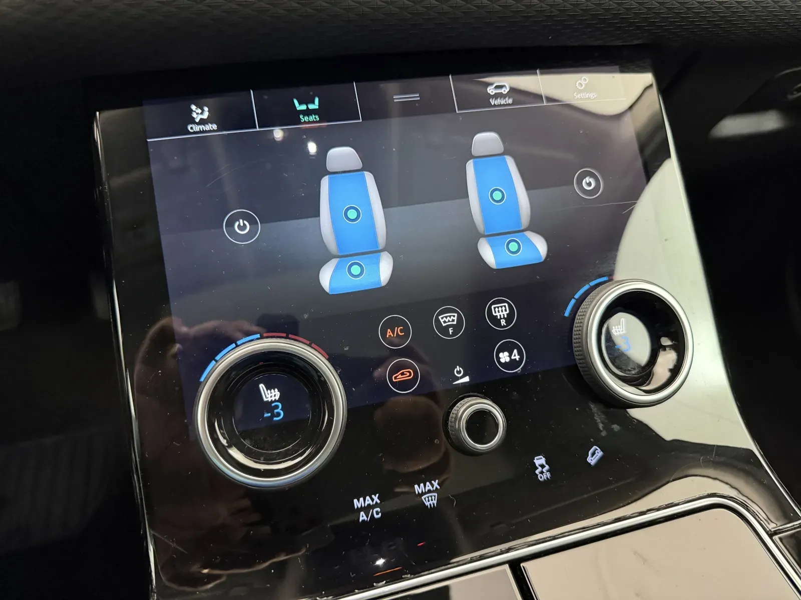 Land Rover Range Rover Velar photo 22