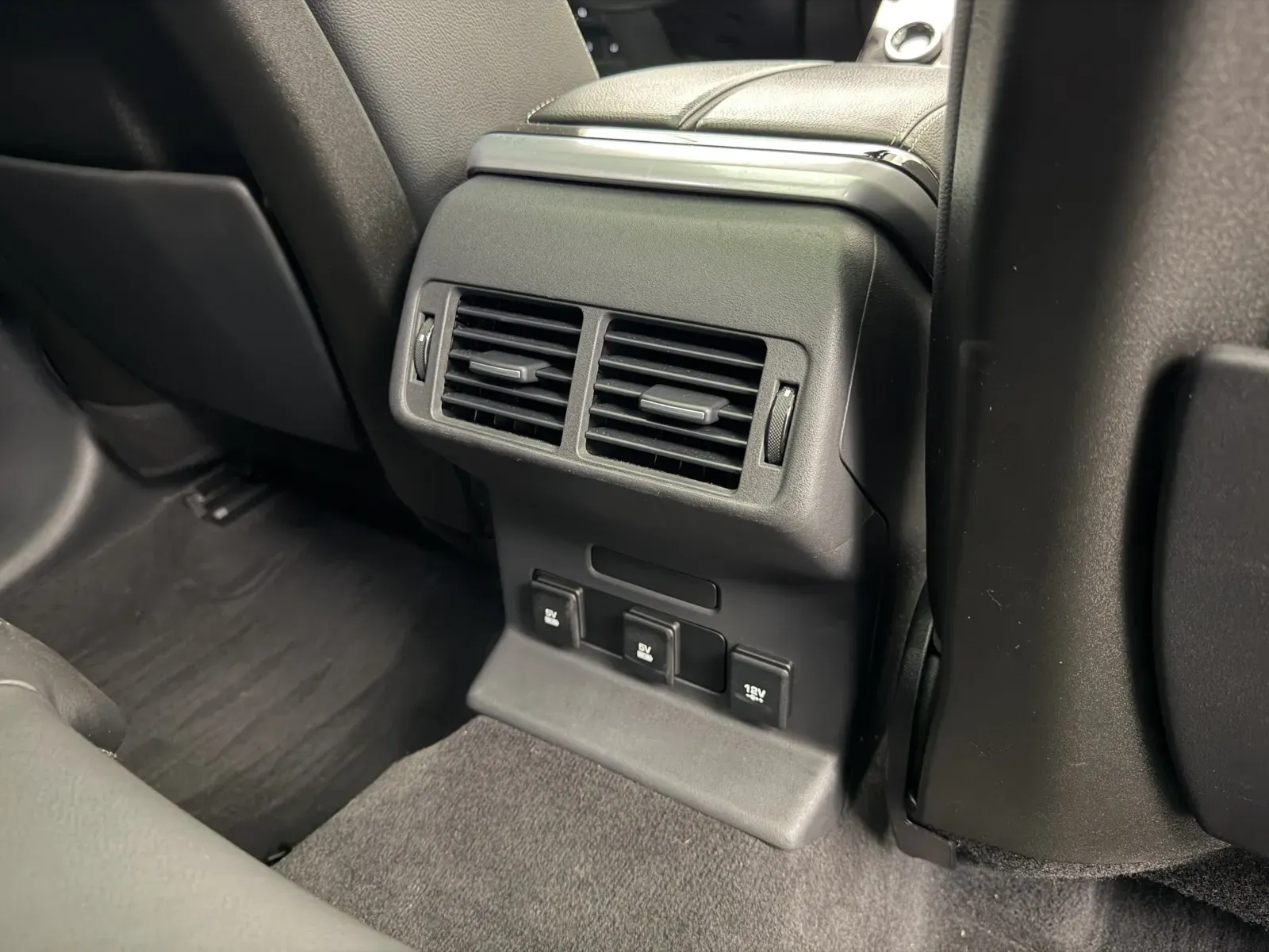 Land Rover Range Rover Velar photo 31