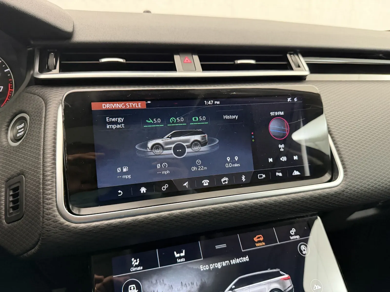 Land Rover Range Rover Velar photo 15