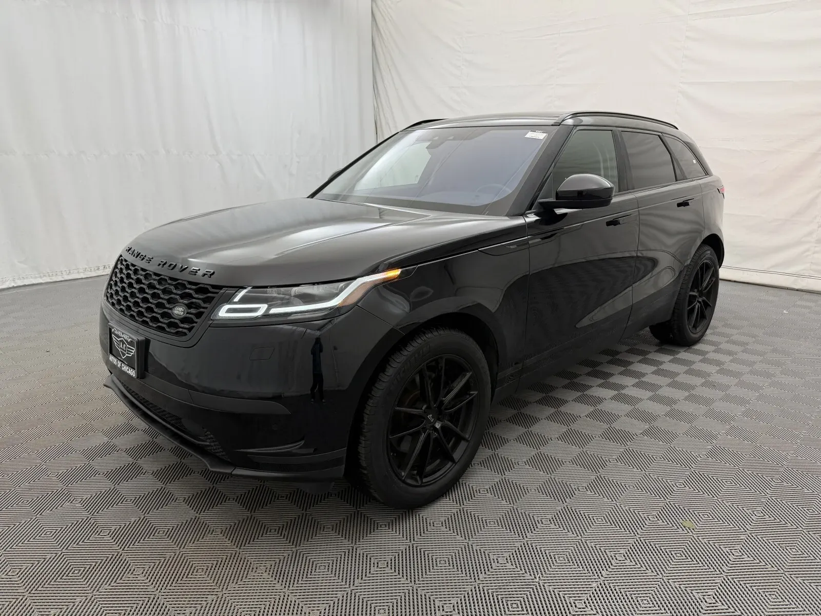 Land Rover Range Rover Velar photo 2