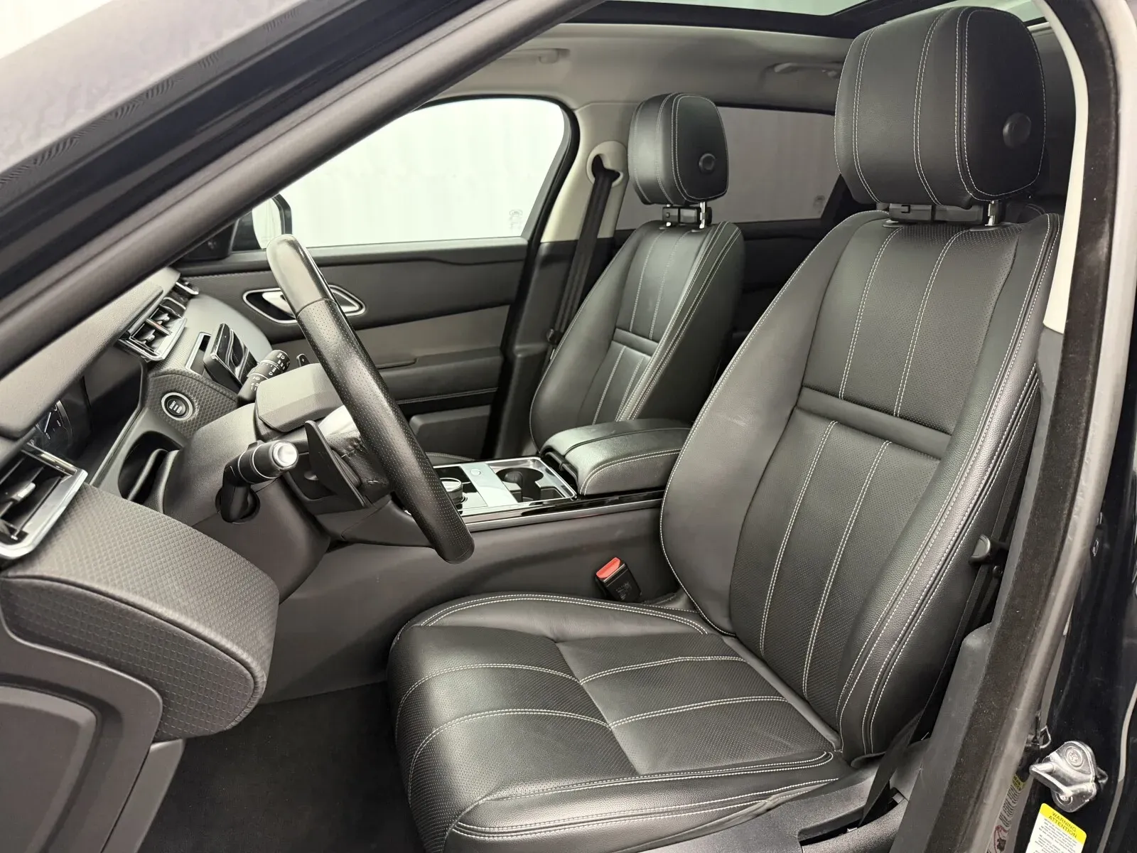 Land Rover Range Rover Velar photo 3
