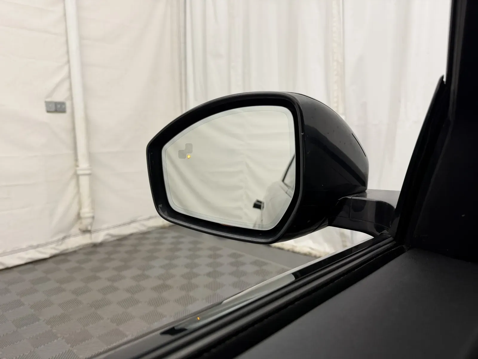 Land Rover Range Rover Velar photo 11