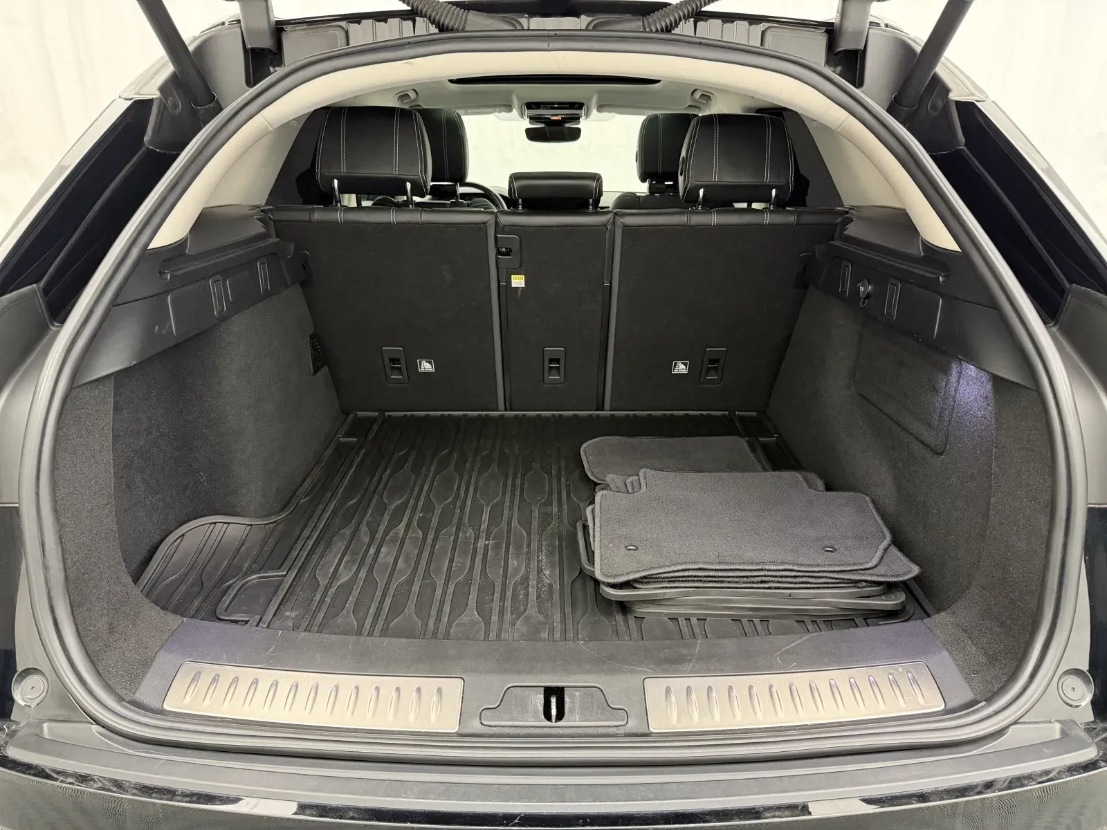 Land Rover Range Rover Velar photo 34