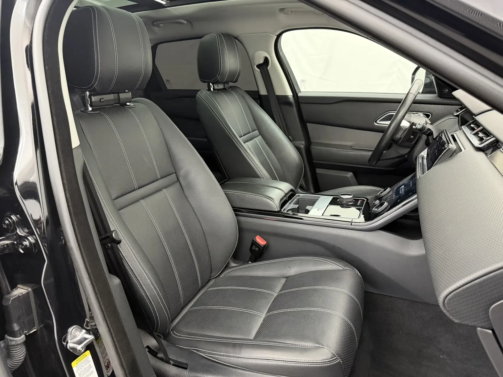Land Rover Range Rover Velar photo 33