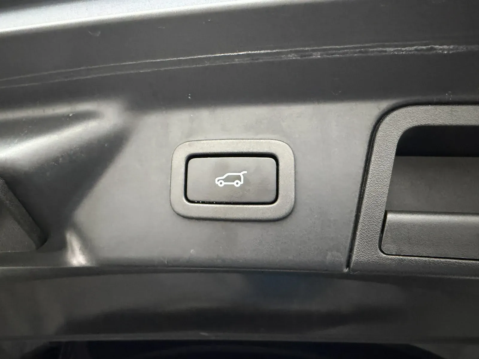Land Rover Range Rover Velar photo 35