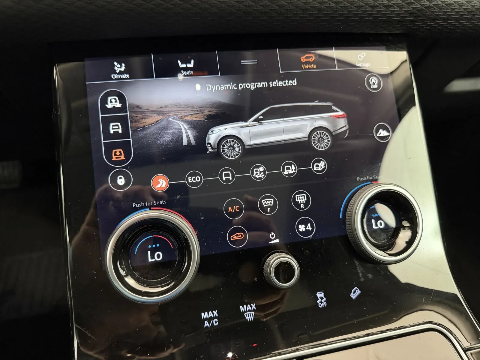 Land Rover Range Rover Velar photo 23